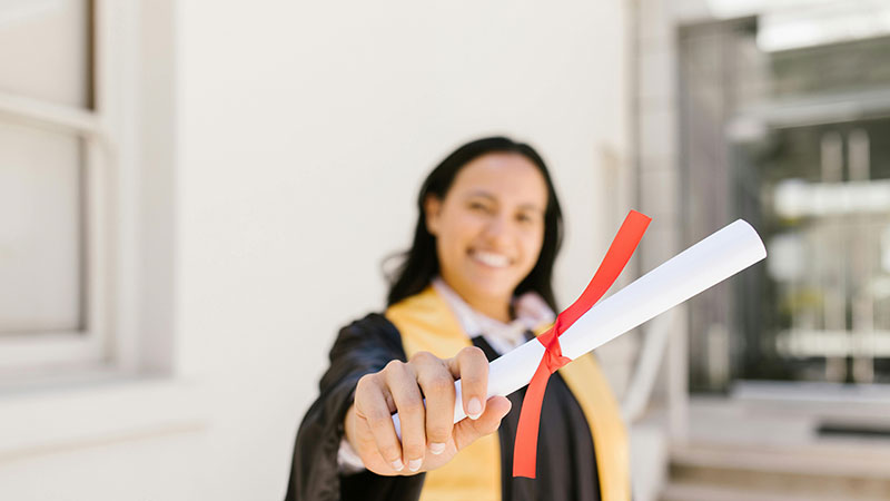 شرکت در آزمون یا مصاحبه (در صورت لزوم)