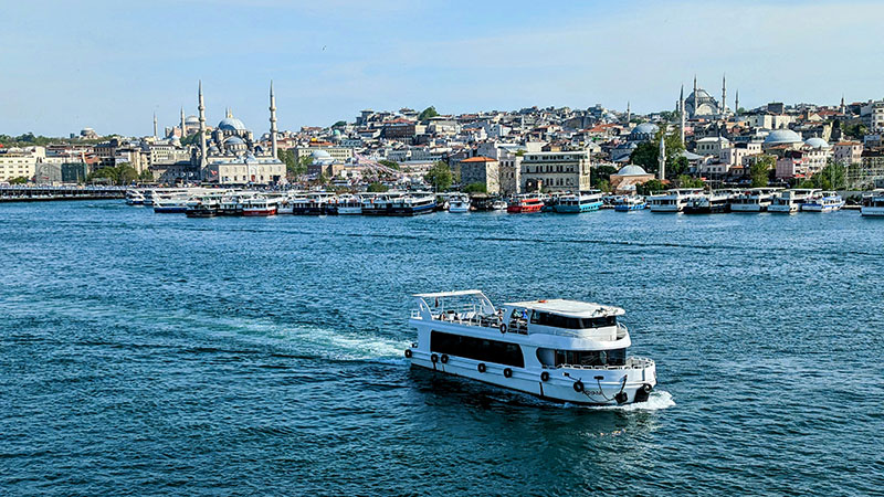 برای دریافت اقامت دائم ترکیه، متقاضیان باید حداقل ۵ سال به صورت مداوم و قانونی در ترکیه اقامت داشته باشند.